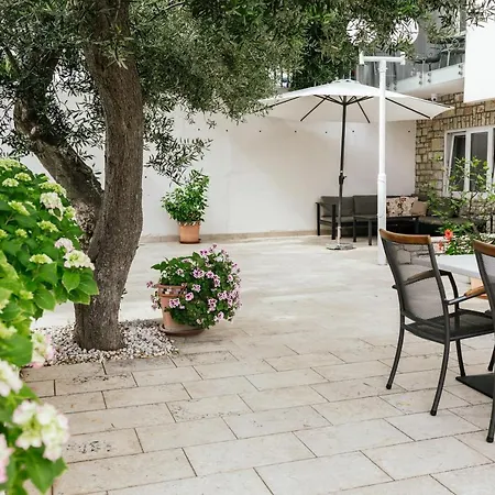 Hotel apartamentowy Pharia And - By The Hvar Town