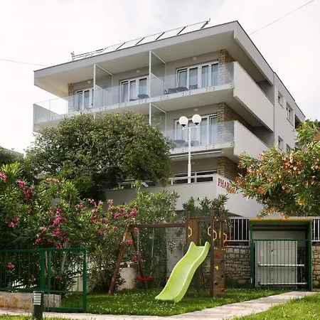 Hotel apartamentowy Pharia And - By The