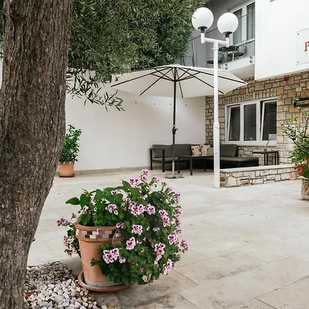 Hotel apartamentowy Pharia And - By The Hvar Town
