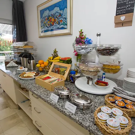 Pharia Hotel & Residences מלון 4*