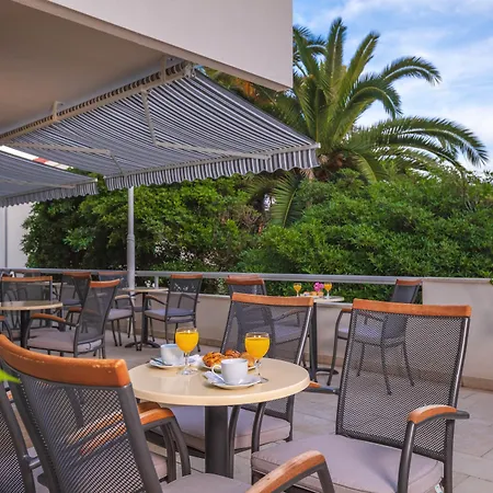Pharia Hotel & Residences מלון