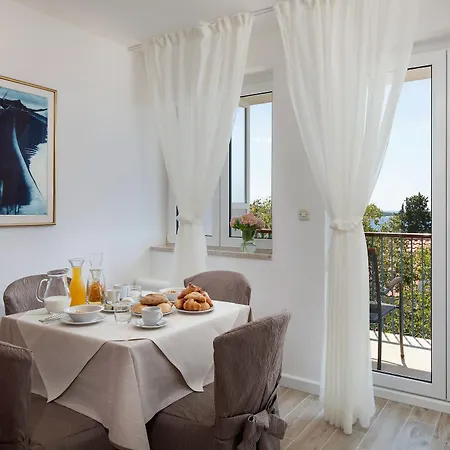 Lägenhetshotell Pharia And - By The 3*