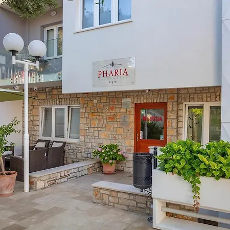 Lägenhetshotell Pharia And - By The 3*