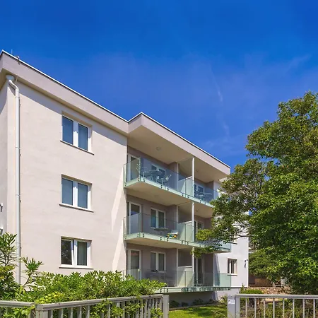 Pharia And - By The フヴァル