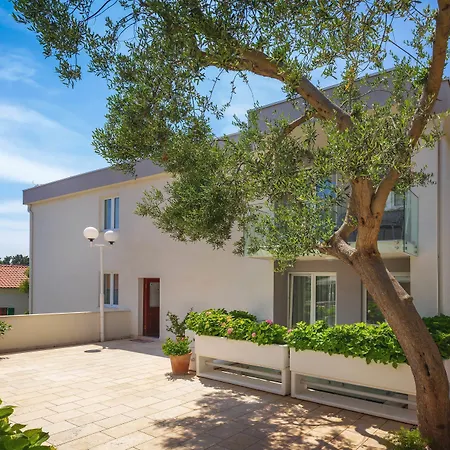 Pharia And - By The アパートホテル