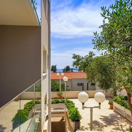 Pharia And - By The アパートホテル 3*