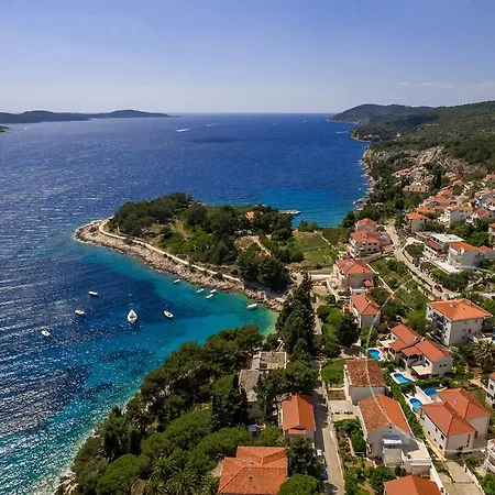 Pharia And - By The Lägenhetshotell Hvar Town