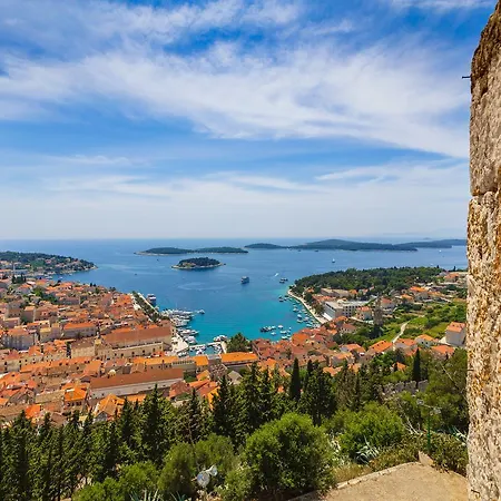 Pharia And - By The Lägenhetshotell Hvar Town