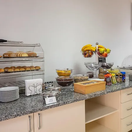 מלון Pharia Hotel & Residences 4*