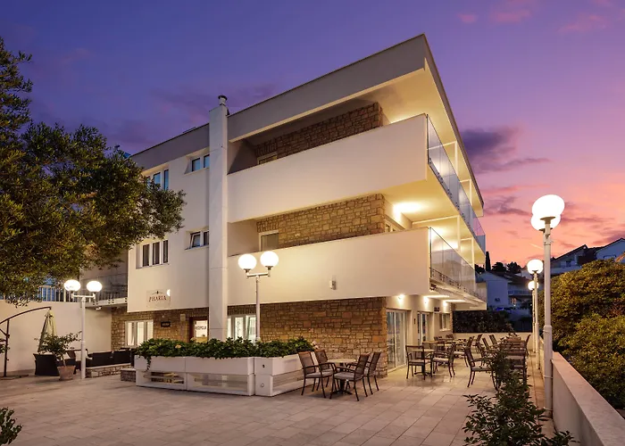 アパートホテル Pharia And - By The フヴァル