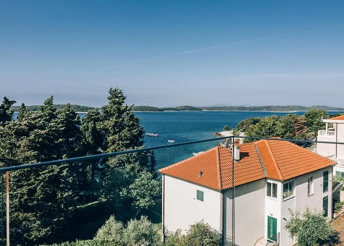 Pharia And - By The フヴァル