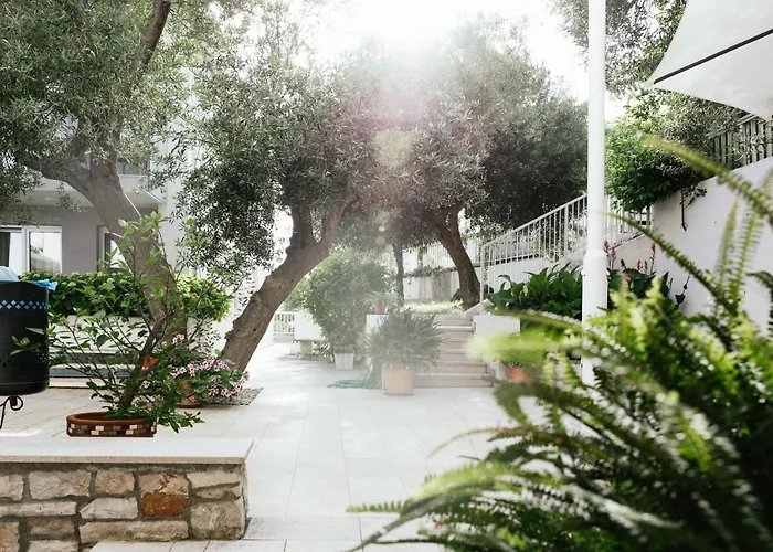 Pharia And - By The 3* フヴァル