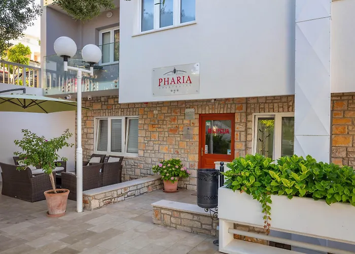 Pharia And - By The 3* フヴァル