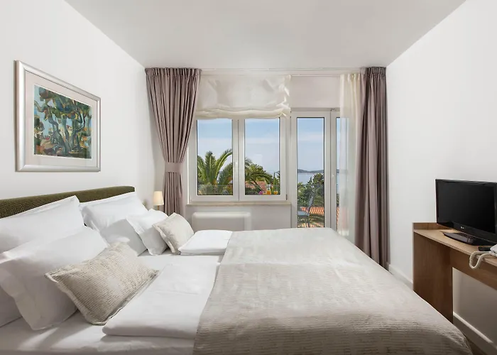 Pharia And - By The フヴァル