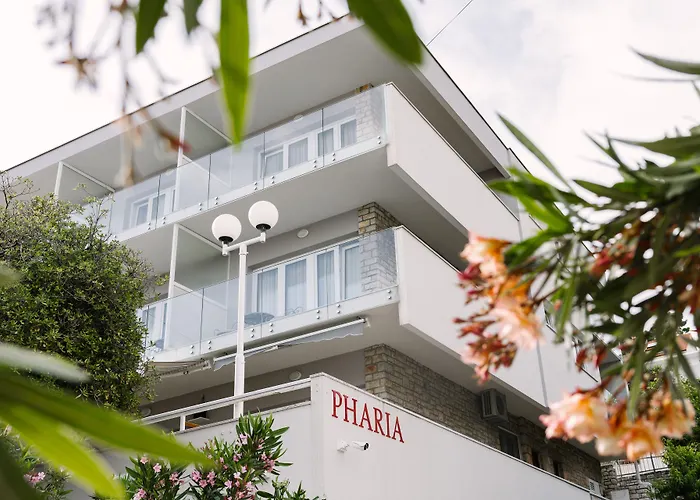 Pharia And - By The アパートホテル